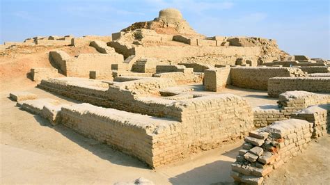 which is the largest city of harappan civilization